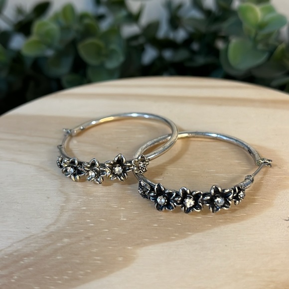 Fossil floral hoop earrings, sterling silver with crystals - Picture 2 of 3